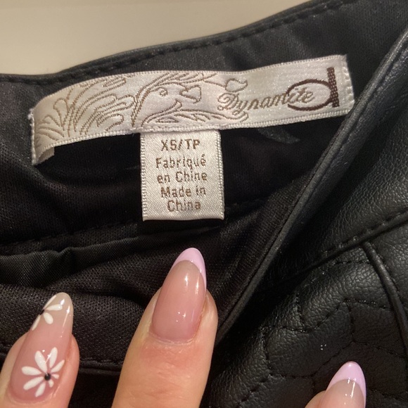 Black pleather a-line skirt with pattern in the front - Picture 3 of 4